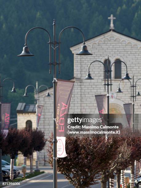 the church of foza (altopiano di asiago) - altopiano stockfoto's en -beelden