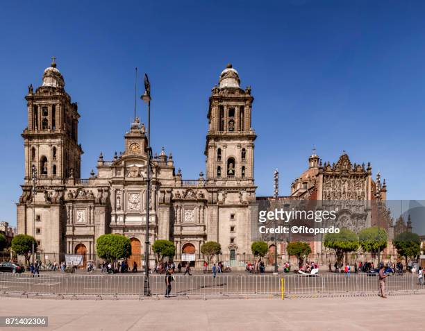 mexico city cathedral - zocalo mexico photos et images de collection
