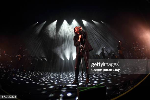 Father John Misty performs at Eventim Apollo on November 7, 2017 in London, England.