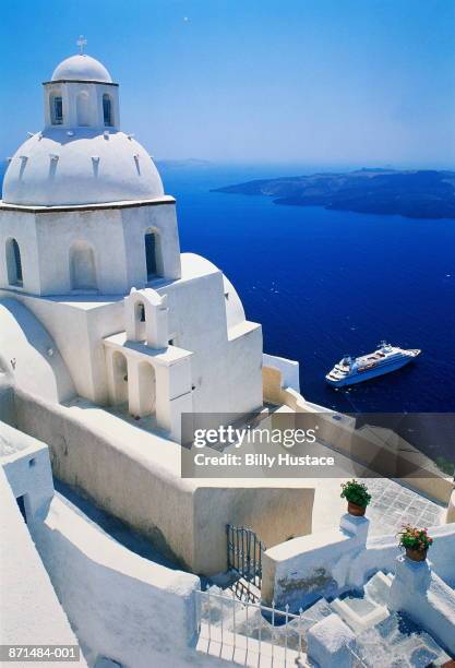 greece, cyclades, santorini (thira), whitewashed cafe, elevated - mediterranean culture stock pictures, royalty-free photos & images