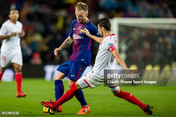 Ivan Rakitic of FC Barcelona fights for the ball with Sergio Escudero Palomo of Sevilla FC during the La Liga 2017-18 match between FC Barcelona and...