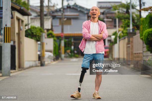 portret van een zeker jonge energieke geamputeerde - beautiful asian legs stockfoto's en -beelden