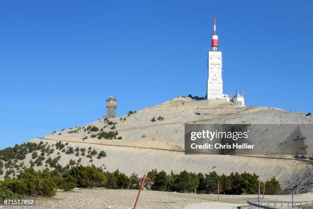 telecommunications tower on the summit of the mont ventoux - mont ventoux imagens e fotografias de stock