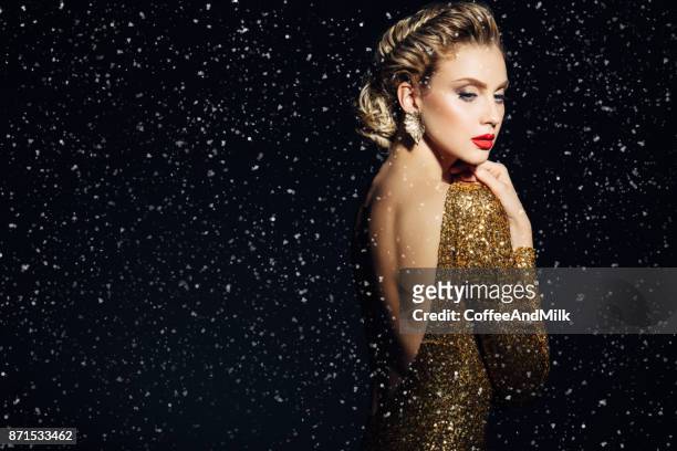beautiful woman - beautiful woman winter stock pictures, royalty-free photos & images