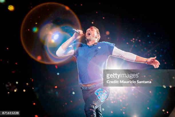 Chris Martin of Coldplay performs live on stage at Allianz Parque on November 7, 2017 in Sao Paulo, Brazil.