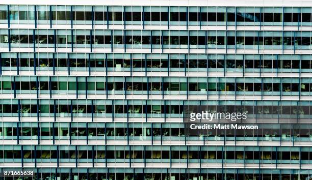 exterior of an office building in the city of london uk - matt drudge stockfoto's en -beelden