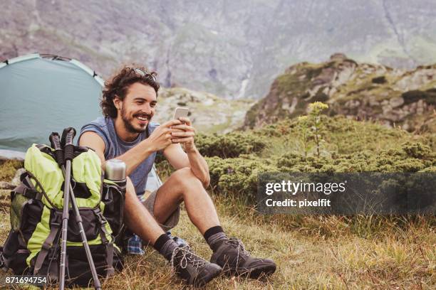 camping e comunicação - terreno extremo - fotografias e filmes do acervo