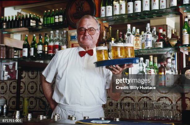 barman with tray of beer glasses, portrait, venice, italy - italy beer stock-fotos und bilder