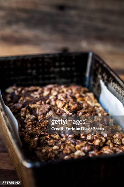 rustic walnut and banana bread close up - forma de bolo imagens e fotografias de stock