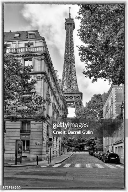 street scene eiffel tower paris - zebra crossing stock pictures, royalty-free photos & images