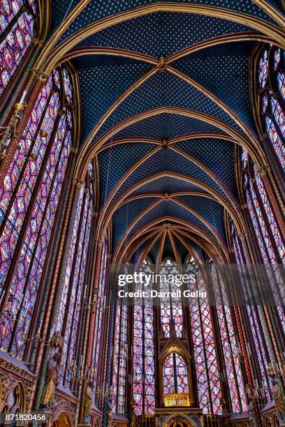 stain glass sainte chapelle,,paris france - sainte chapelle photos et images de collection