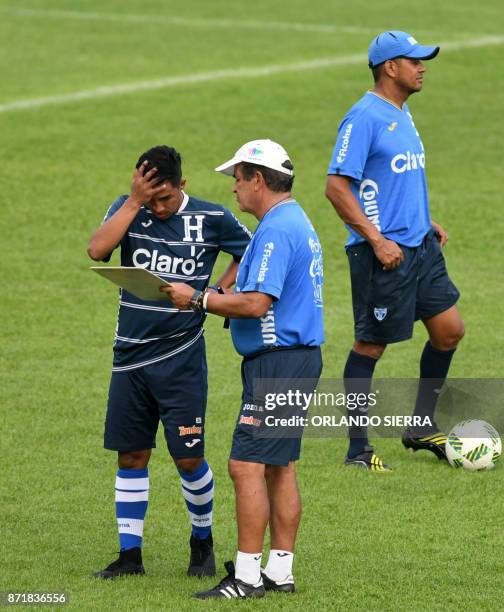 Honduras' Colombian head coach Jorge Luis Pinto , talks to footballer Michael Chirinos , during a training session at the Olympic Metropolitan...