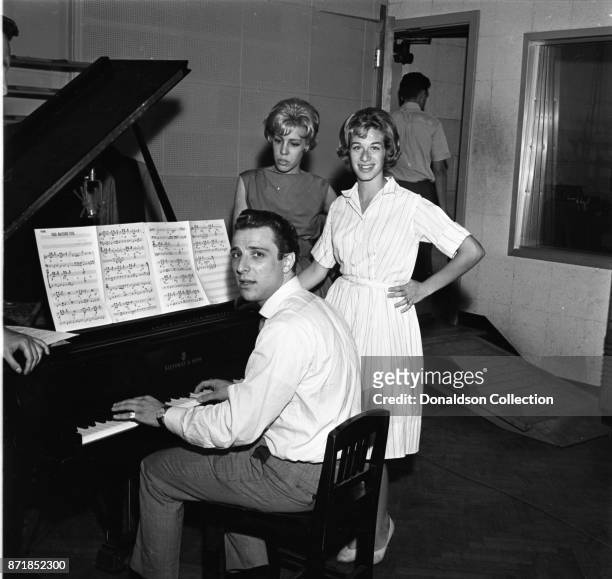 Musician Barry Mann and Cynthia Weil record for JDS Records with Carole king on July 18, 1959 in New York.