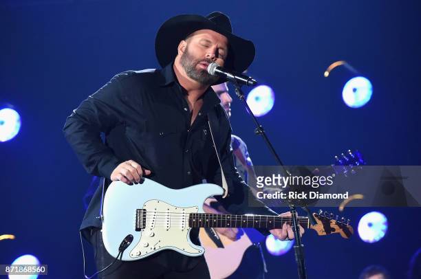 Garth Brooks performs onstage at the 51st annual CMA Awards at the Bridgestone Arena on November 8, 2017 in Nashville, Tennessee.