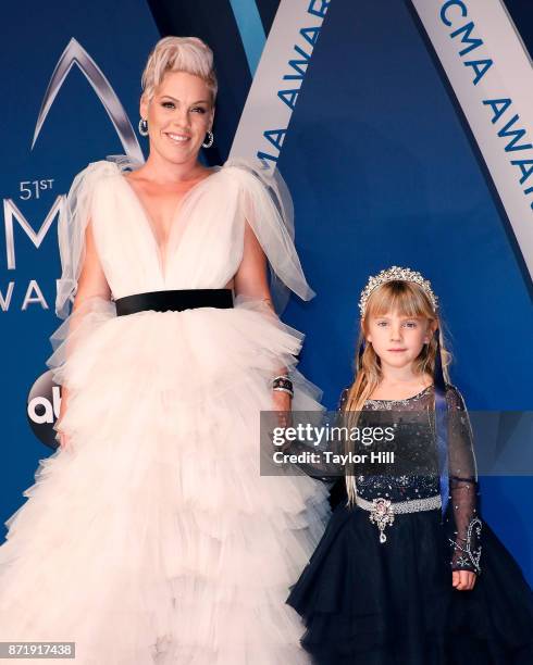 Nk and Willow Sage Hart attend the 51st annual CMA Awards at the Bridgestone Arena on November 8, 2017 in Nashville, Tennessee.