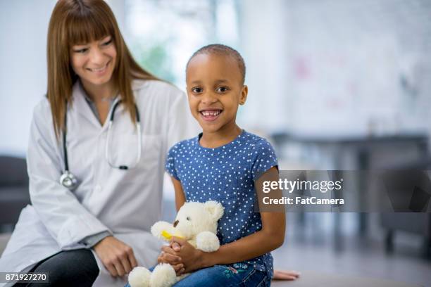 doctor and patient - hospital patient relaxing in chair stock pictures, royalty-free photos & images