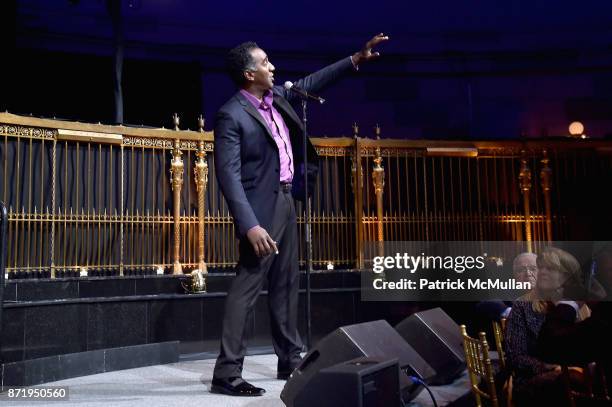 Norm Lewis performs at the Lung Cancer Research Foundation Fifteenth Annual Strolling Supper at Gotham Hall on November 8, 2017 in New York City.
