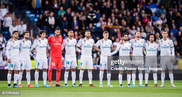 Team Real Madrid lines up prior to the La Liga 2017-18 match between Real Madrid and UD Las Palmas at Estadio Santiago Bernabeu on November 05 2017...