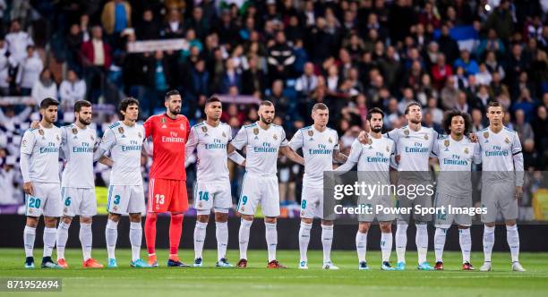 Team Real Madrid lines up prior to the La Liga 2017-18 match between Real Madrid and UD Las Palmas at Estadio Santiago Bernabeu on November 05 2017...