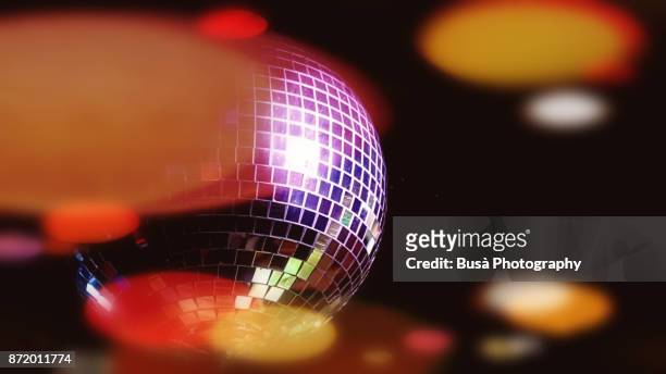 image of a disco ball in a nightclub - nightclub stockfoto's en -beelden