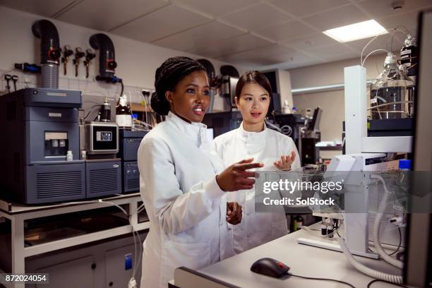 disease cognostics - drug testing lab stock pictures, royalty-free photos & images