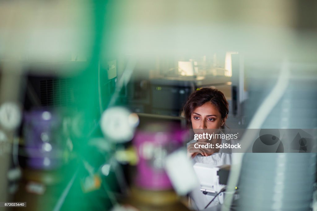 Analista de pesquisa do laboratório feminino