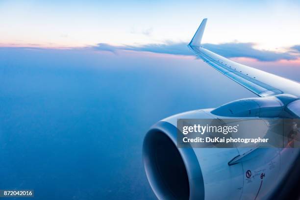 airplane in flight - aircraft wing stock pictures, royalty-free photos & images