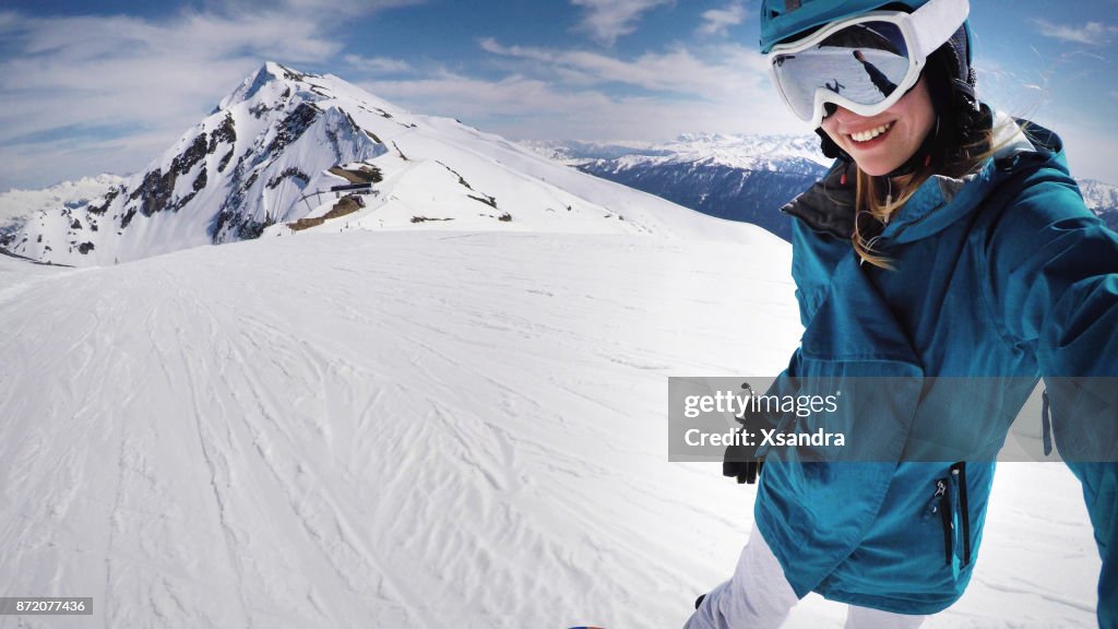 女性スノーボーダー selfie