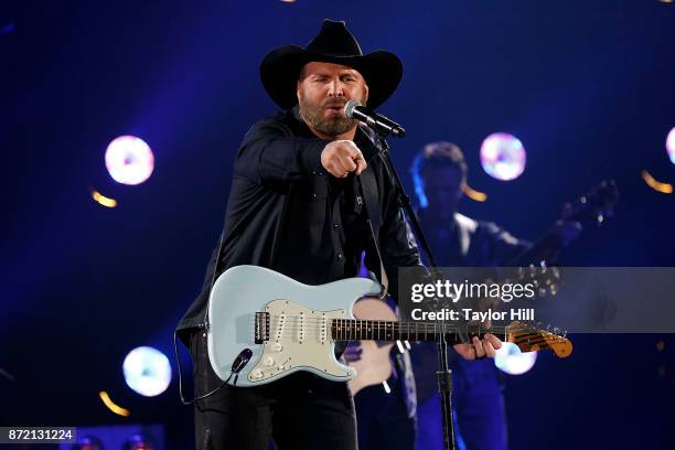Garth Brooks performs during the 51st annual CMA Awards at the Bridgestone Arena on November 8, 2017 in Nashville, Tennessee.