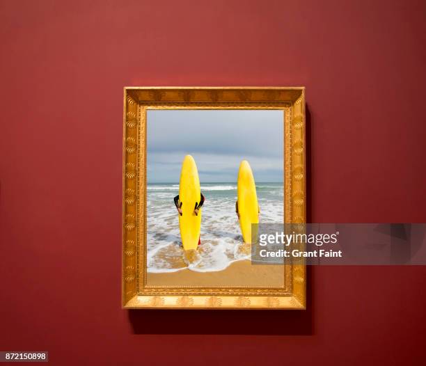 two surfers on beach - parte del cuerpo humano fotos fotografías e imágenes de stock