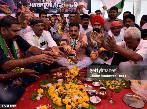 Congress protest against 'Anti-Black Money Day', they even observed Condolence day for those who lost their lives during Demonetisation at Azad...