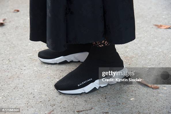 Street Style : Paris Fashion Week Womenswear Spring/Summer 2018 : Day Four Street Style : Paris Fashion Week Womenswear Spring/Summer 2018 : Day Four