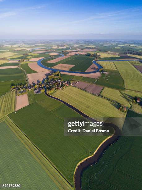 a river curving it's way through the nationale landscape middag-humsterland, seen from high above - groningen city stock-fotos und bilder