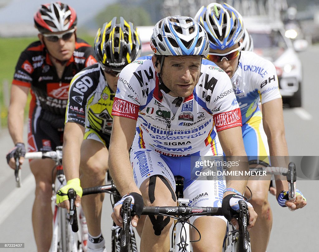 Italian rider Michele Scarponi (2nd R) o