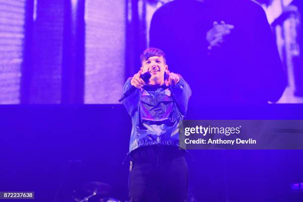Louis Tomlinson performs on stage during Key 103 Live held at the Manchester Arena on November 9, 2017 in Manchester, England.