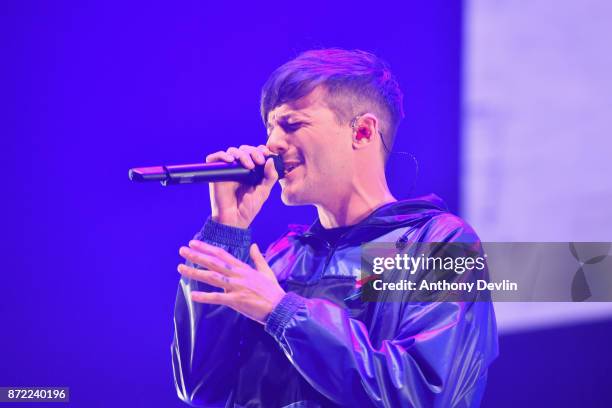 Louis Tomlinson performs on stage during Key 103 Live held at the Manchester Arena on November 9, 2017 in Manchester, England.