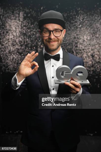 Award Winner "Music National" Mark Foster poses backstage at the GQ Men of the year Award 2017 at Komische Oper on November 9, 2017 in Berlin,...