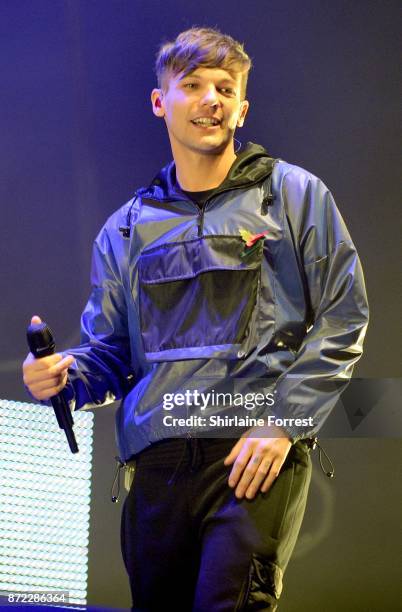 Louis Tomlinson performs at Key 103 Live at Manchester Arena on November 9, 2017 in Manchester, England.