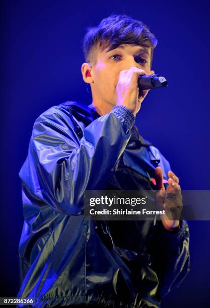 Louis Tomlinson performs at Key 103 Live at Manchester Arena on November 9, 2017 in Manchester, England.