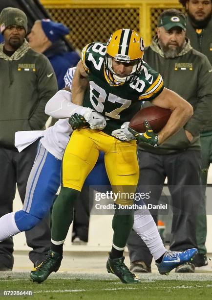 Jordy Nelson of the Green Bay Packers tries to break away from Glover Quin of the Detroit Lions at Lambeau Field on September 28, 2017 in Green Bay,...