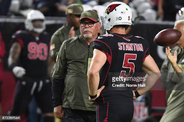 Head coach Bruce Arians of the Arizona Cardinals talks with quarterback Drew Stanton prior to the NFL game against the Seattle Seahawks at University...