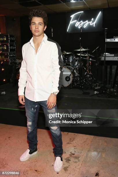 Austin Mahone attends the Fossil x Austin Mahone holiday event on November 9, 2017 in New York City.