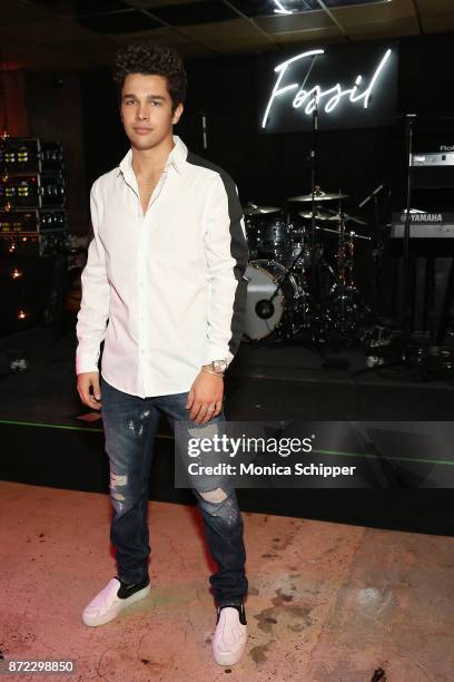 Austin Mahone attends the Fossil x Austin Mahone holiday event on November 9, 2017 in New York City.