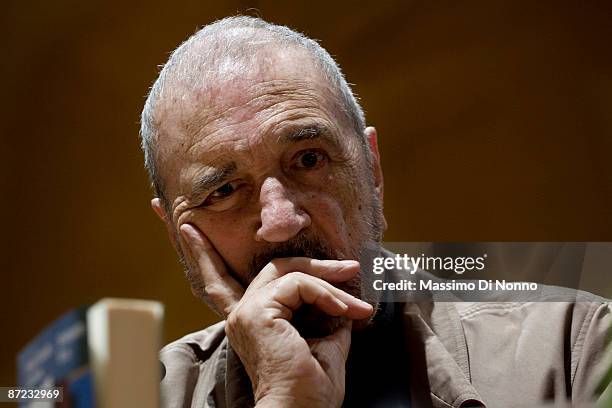 Claude Scriptwriter 180 Jean Claude Carrier Stock Photos, High-Res Pictures, and Images ...