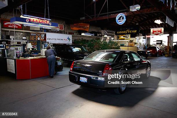 Service technician Larry Noga stands in the service department at the Balzekas Chrysler dealership May 14, 2009 in Chicago, Illinois. The dealership,...