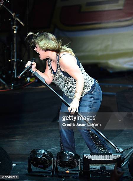 Kelly Clarkson performs onstage at 102.7 KIIS-FM's Wango Tango at Verizon Wireless Amphitheater on May 9, 2009 in Irvine, California.