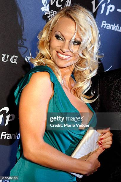 Actress Pamela Anderson arrives to host the "Blonde is beautiful" party to open Marcus Prinz von Anhalt's new VIP Club on May 14, 2009 in Frankfurt...