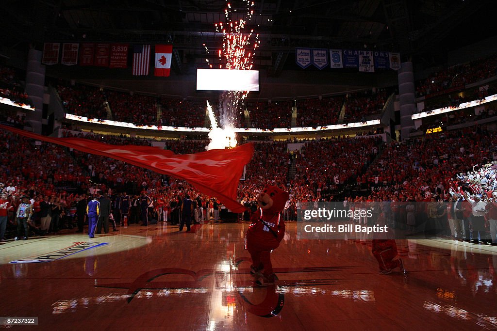 Los Angeles Lakers v Houston Rockets, Game 6