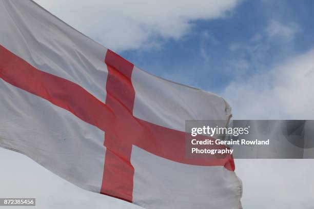 the st george's cross - bandeira inglaterra imagens e fotografias de stock