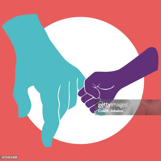 vaters hand hält - familie mit einem kind stock-grafiken, -clipart, -cartoons und -symbole